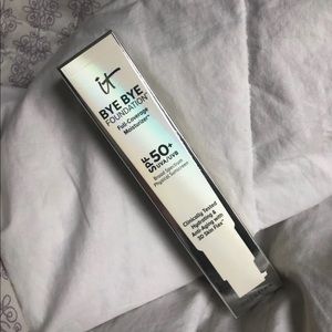 BNIB IT Cosmetics Bye Bye Foundation In Light